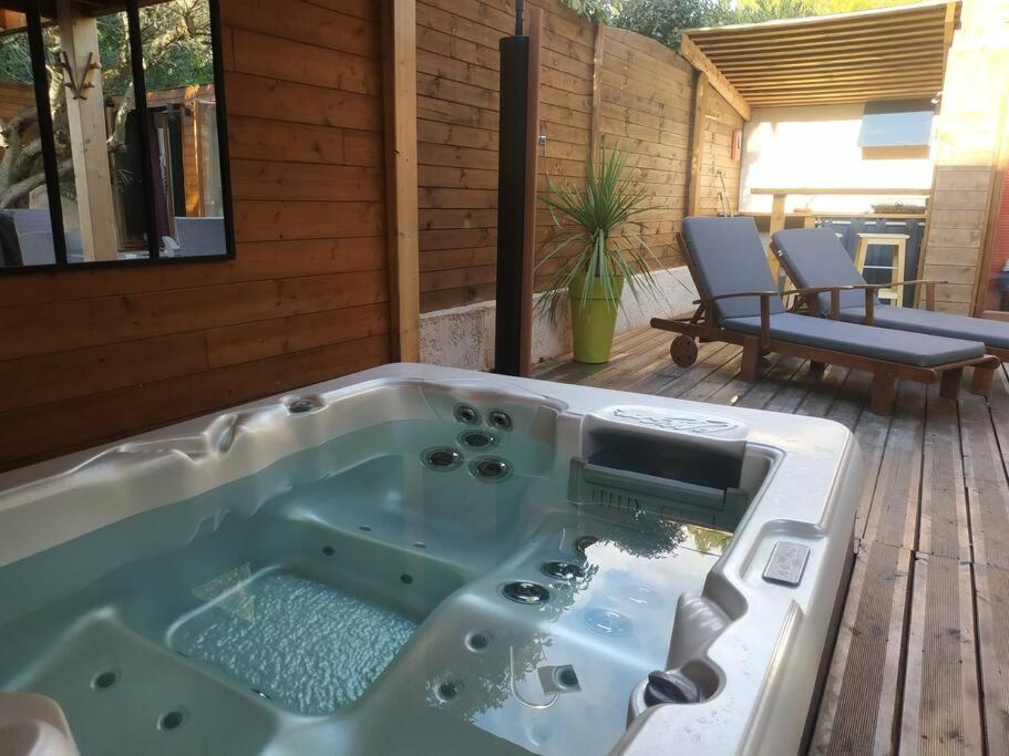 Studio Jacuzzi Prive A 8 Min A Pied De La Plage Apartment La Ciotat Luaran gambar