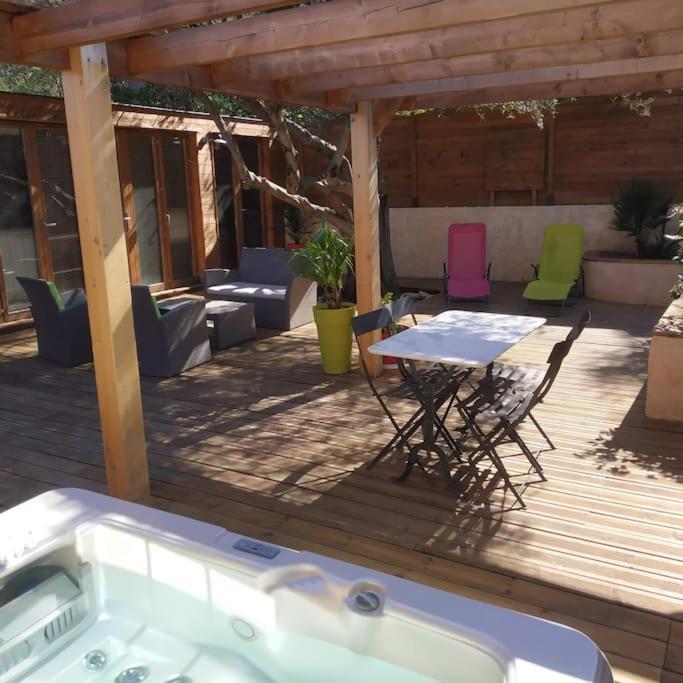 Studio Jacuzzi Prive A 8 Min A Pied De La Plage Apartment La Ciotat Luaran gambar