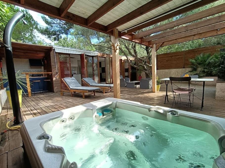 Studio Jacuzzi Prive A 8 Min A Pied De La Plage Apartment La Ciotat Luaran gambar