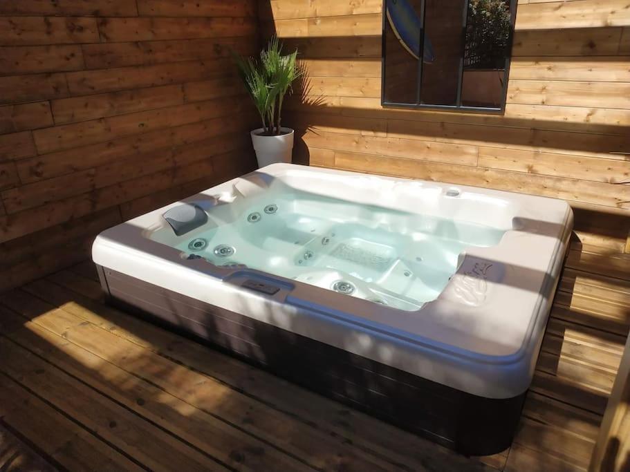 Studio Jacuzzi Prive A 8 Min A Pied De La Plage Apartment La Ciotat Luaran gambar